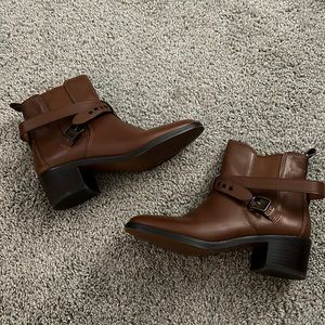 Coach buckle Chelsea boot size 9 dark saddle color